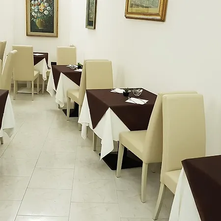 מלון La Plancia 3*